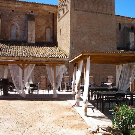 Apartamentos La Fonda Aninon Buitenkant foto