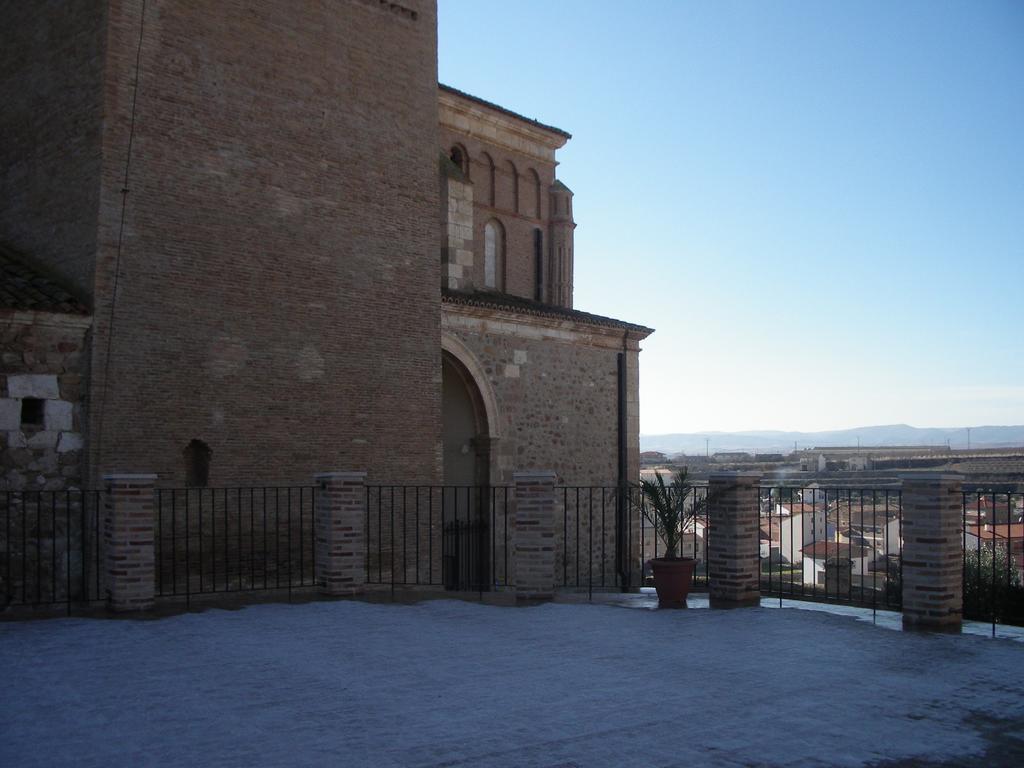 Apartamentos La Fonda Aninon Buitenkant foto
