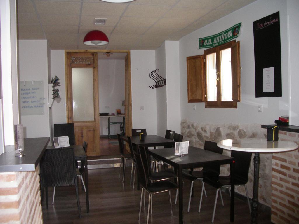 Apartamentos La Fonda Aninon Buitenkant foto