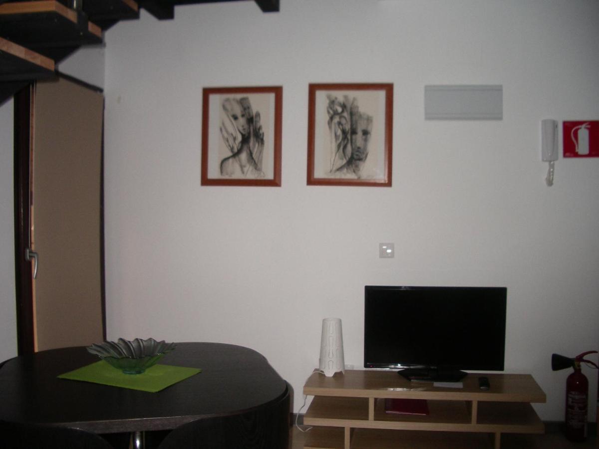 Apartamentos La Fonda Aninon Buitenkant foto