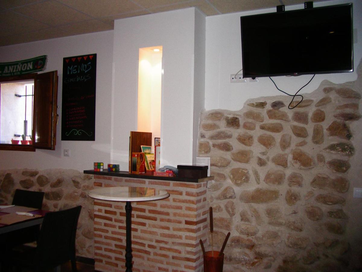 Apartamentos La Fonda Aninon Buitenkant foto