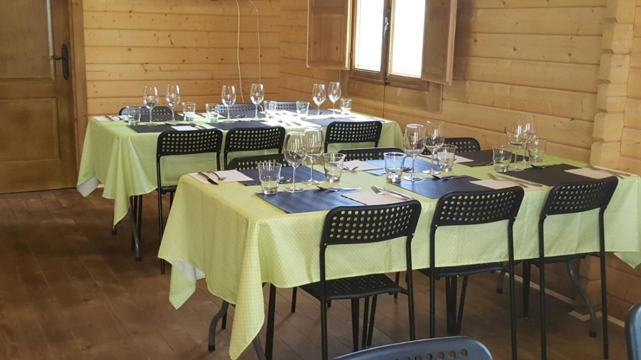 Apartamentos La Fonda Aninon Buitenkant foto